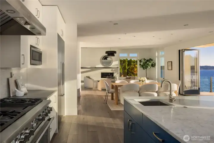 Chef's kitchen with high end appliances incl. 2 dishwashers