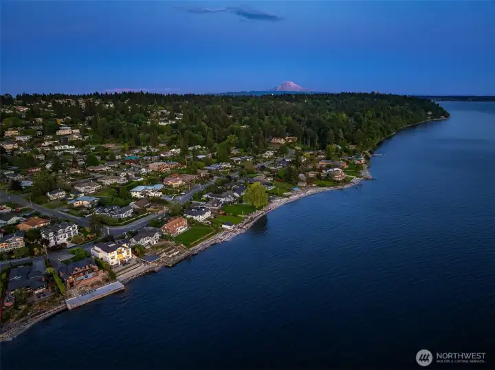 Luxury waterfront home with Mount Rainier in the back drop and only 7 minutes to Seattle Tacoma International Airport - SeaTac
