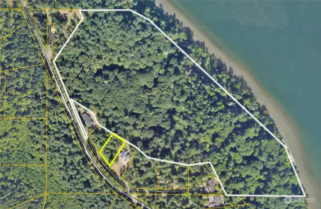 Lot & area of the 32 Acres of walking trails & beach access