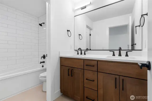 Secondary full bath
