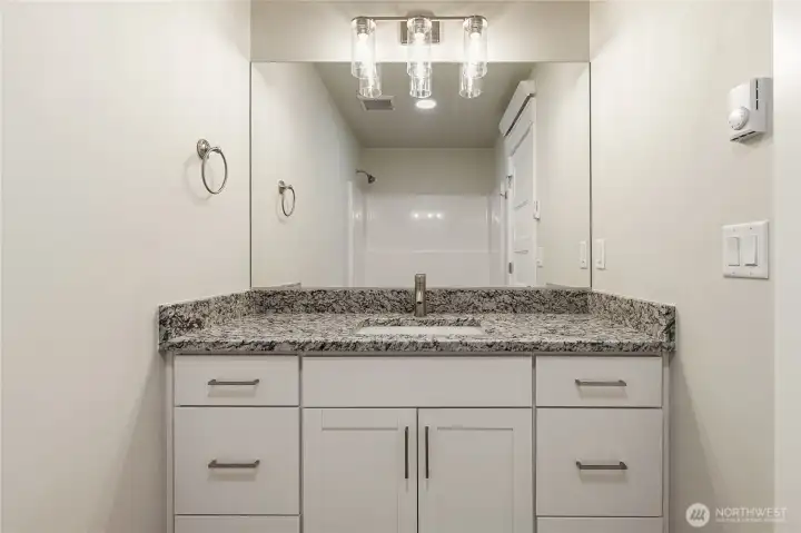 Full bathroom 2