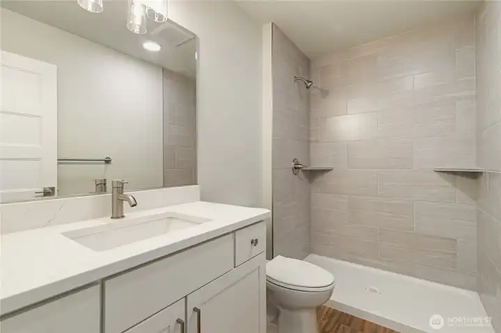 Full bathroom 3