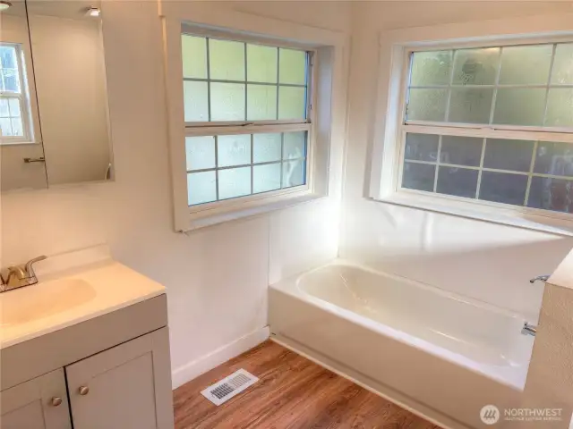 Mfg Home Five Piece Master Bath