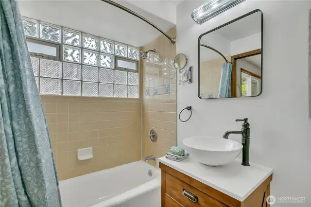 Full bath off primary