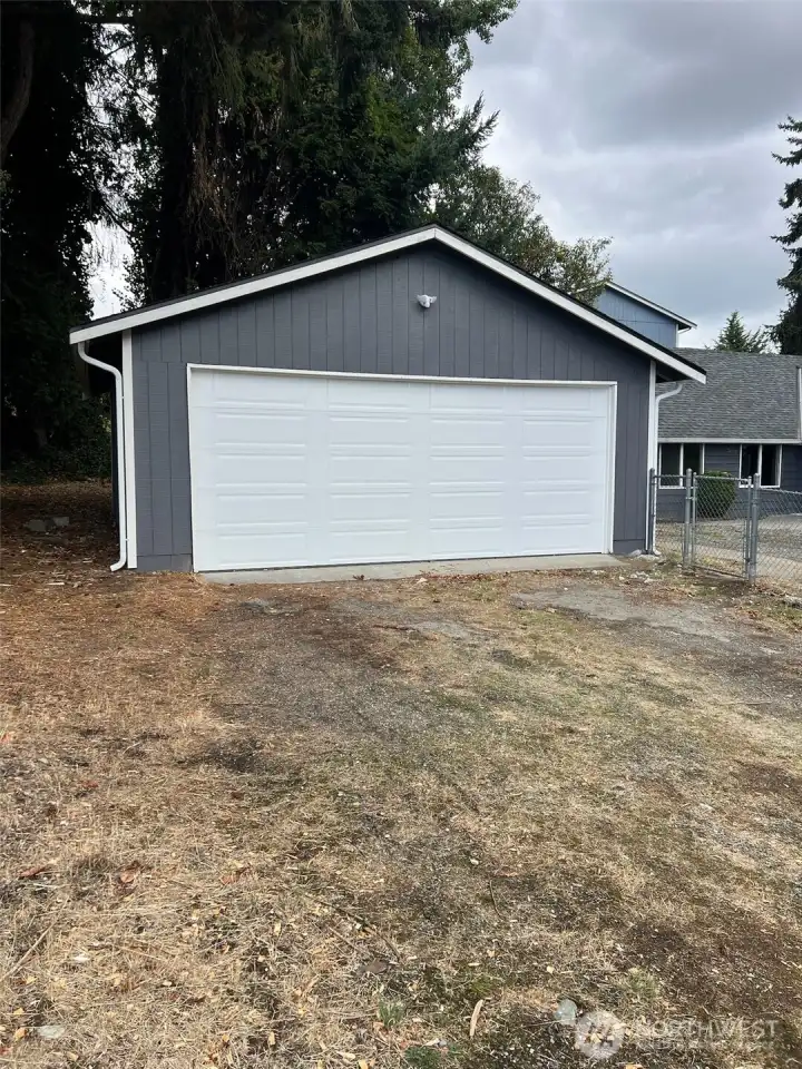 Detached garage