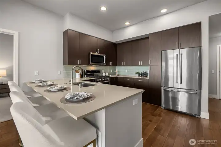 A cozy, well-appointed kitchen with plenty of seating at the island, perfect for casual meals, entertaining, or gathering.