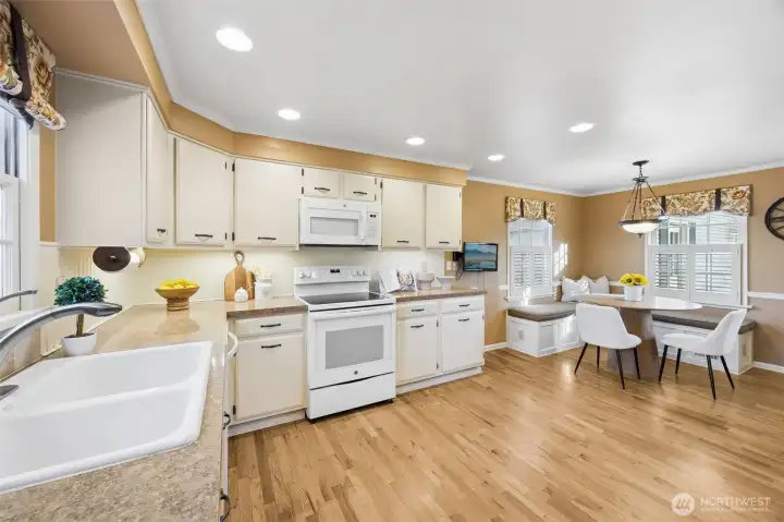 Eat-in kitchen big enough for all the cooks and all the guests!