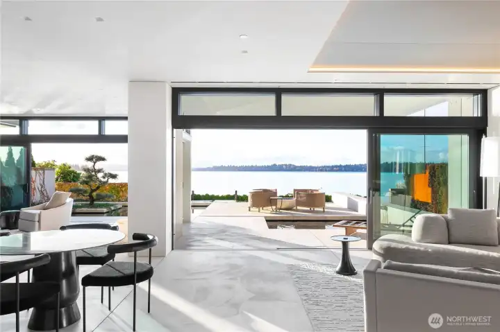 Both sets of sliding doors stack to the L and R allowing the entire West side of the unit to open to Lake Washington and the outdoor living spaces.