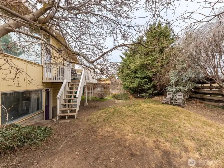 Spacious fully fenced backyard with irrigation and room to garden.Spacious fully fenced backyard with irrigation and room to garden.