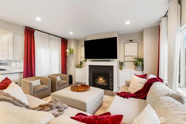 Livingroom w/ gas fireplace