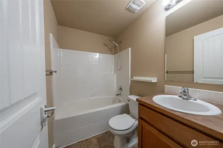 2nd Floor Full Bath