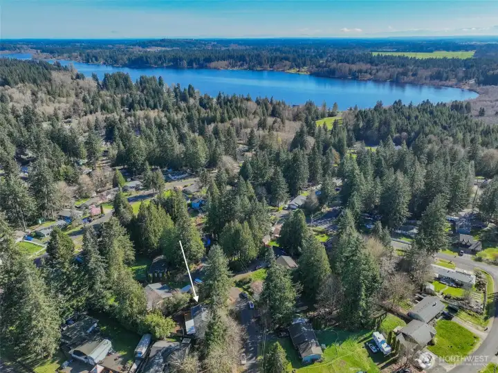 This home is very close to Black Lake and the amenities that the community has to offer.