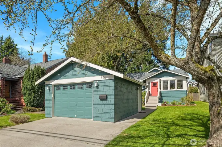 Detached 1 car Garage plus 2 off street parking spaces