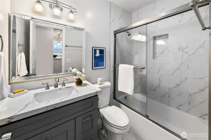 The main floor shared full bathroom.