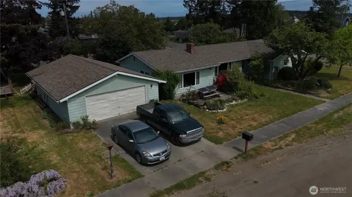 Huge detached garage/shop