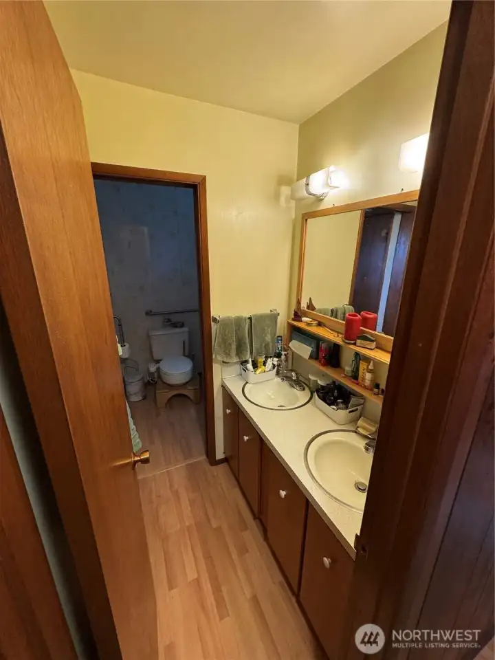 Double Sinks in full bath