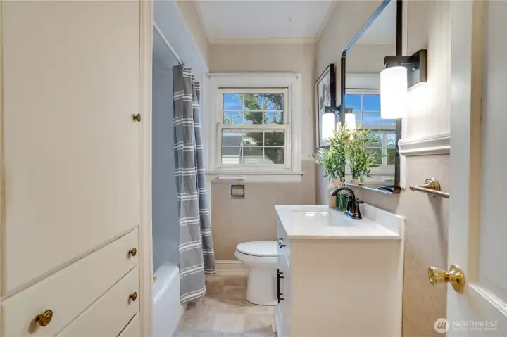 Full bathroom on the main floor