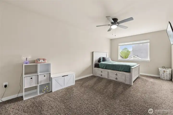 Large 2nd bathroom