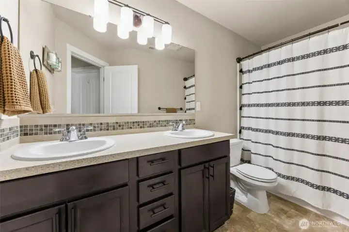Middle full size bedroom