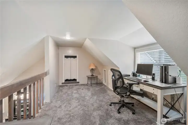 Loft area/office space/or potential 4th bedroom Loft area/office space/or potential 4th bedroom