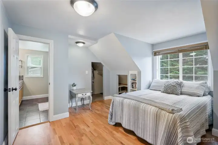 Guest bedroom A with Jack and Jill bathroom Guest bedroom A with Jack and Jill bathroom