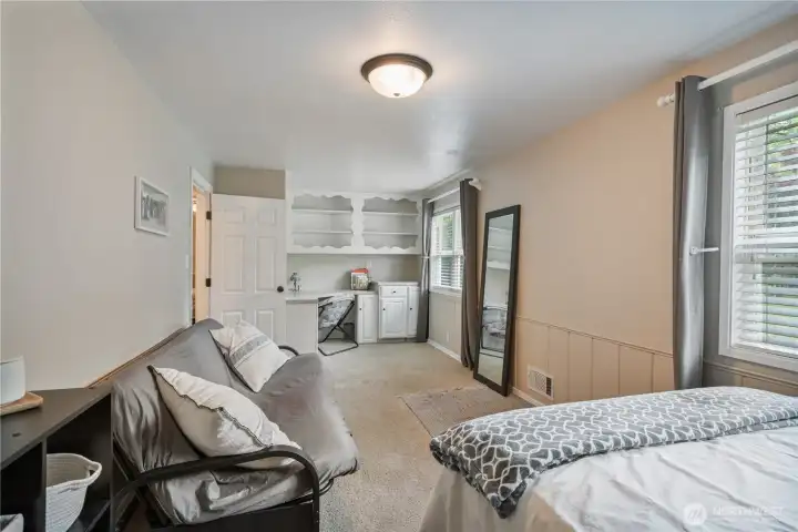 Guest bedroom B with Jack and Jill bathroom Guest bedroom B with Jack and Jill bathroom
