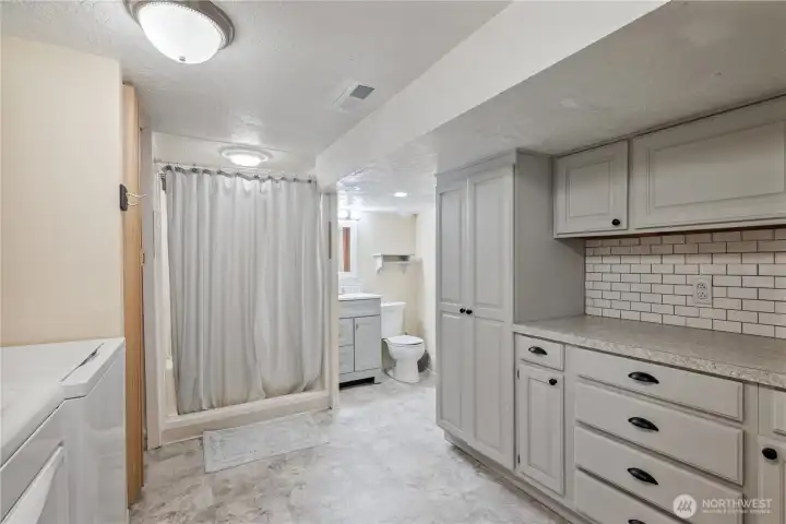 Bathroom/laundry area Bathroom/laundry area