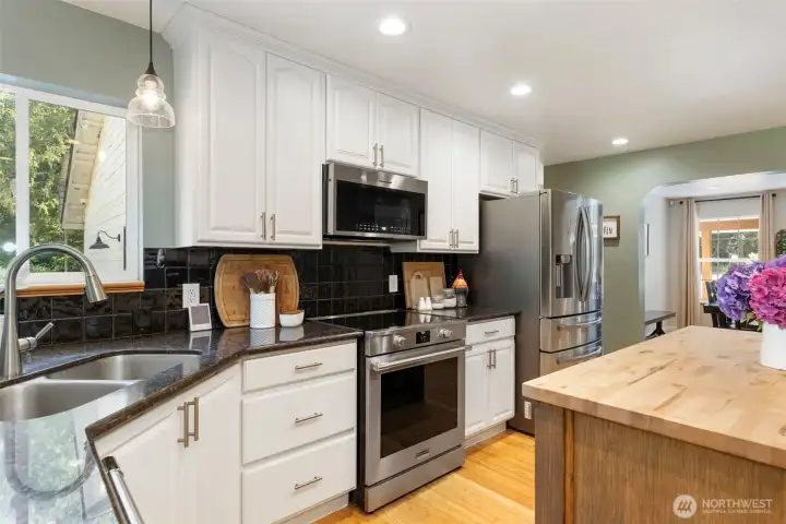 Most Appliances less than 2 years old