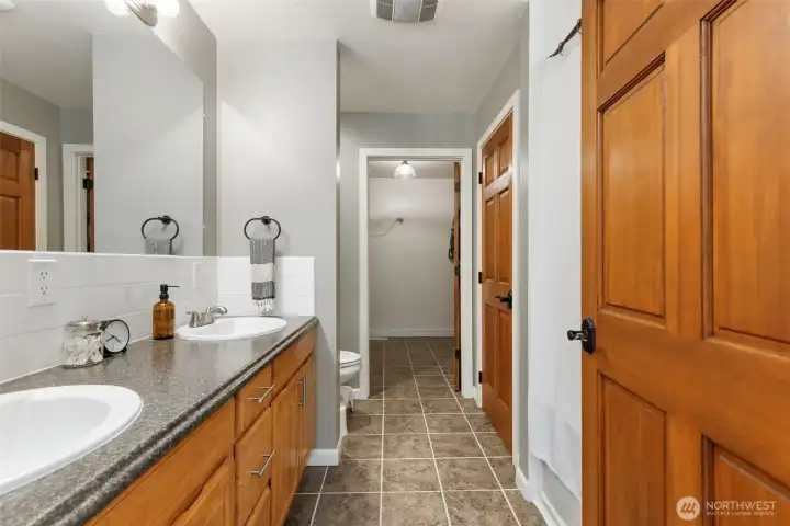 Primary bathroom with attached walk-in closet (not shown)