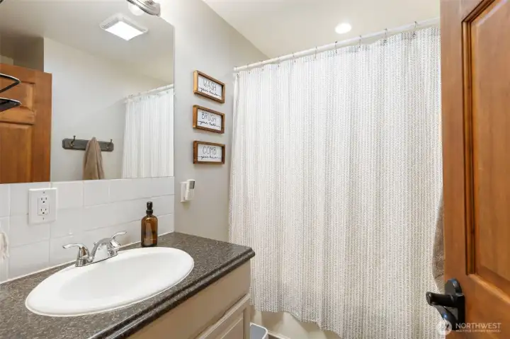 Guest Full Bath