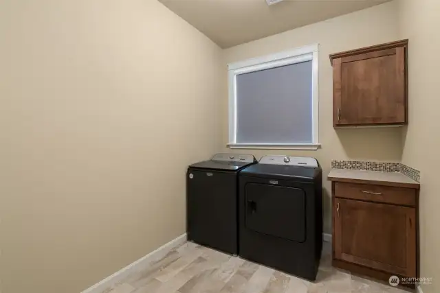 Laundry room - washer and dryer stay!