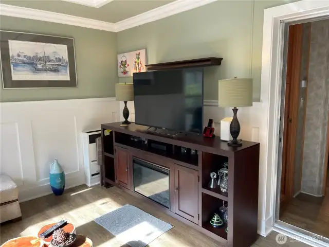 Add-a-room, with TV and electric fireplace!