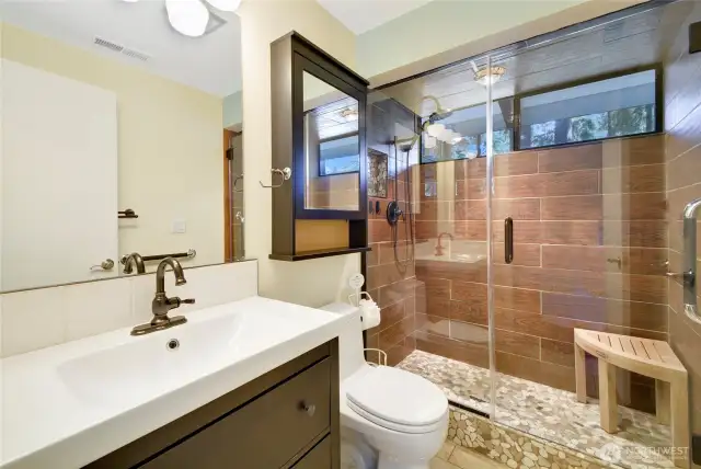 Primary 3/4 bath w/river rock shower
