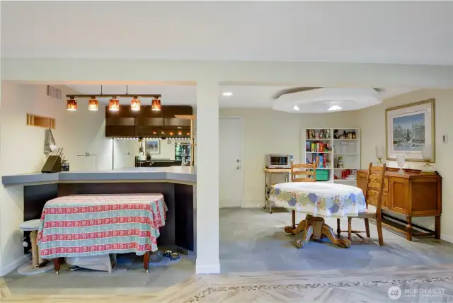 Lower level kitchen w/bar seating & eating space