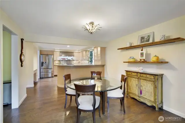 Spacious Kitchen w/eating space