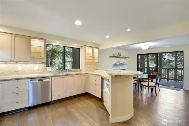 Kitchen w/all SS appliances included