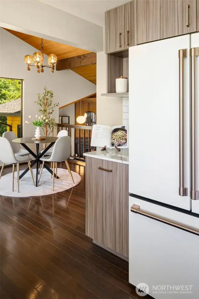The casual dining nook is just off the kitchen. It overlooks the library plus there is a sliding glass door to the upper deck.