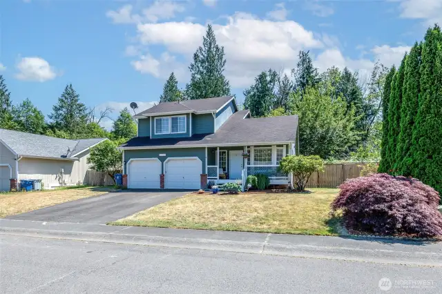 Minutes from 4 corners, shopping & schools.