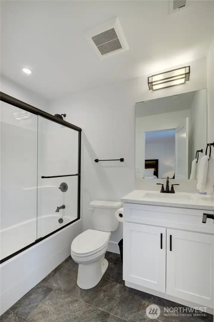 Full bath off of 3rd bedroom