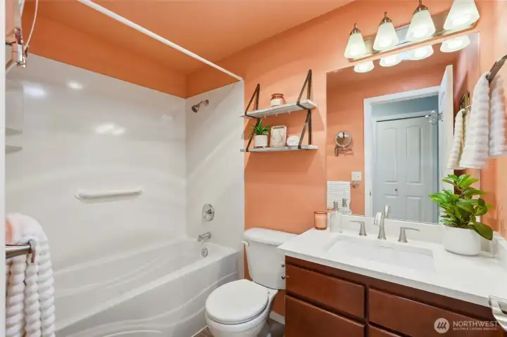 Ensuite bathroom No.1