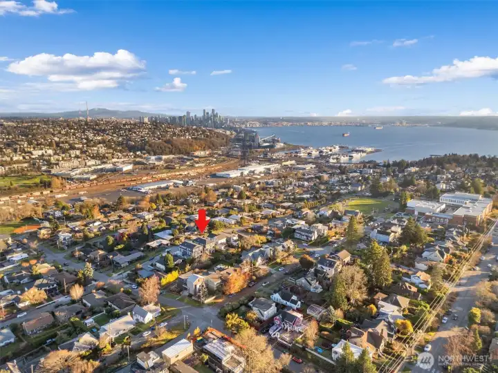 Well located in Magnolia with fantastic views of Downtown and Mt Rainier. Magnolia Elementary School and Ella Bailey Park located 1 block to the right.