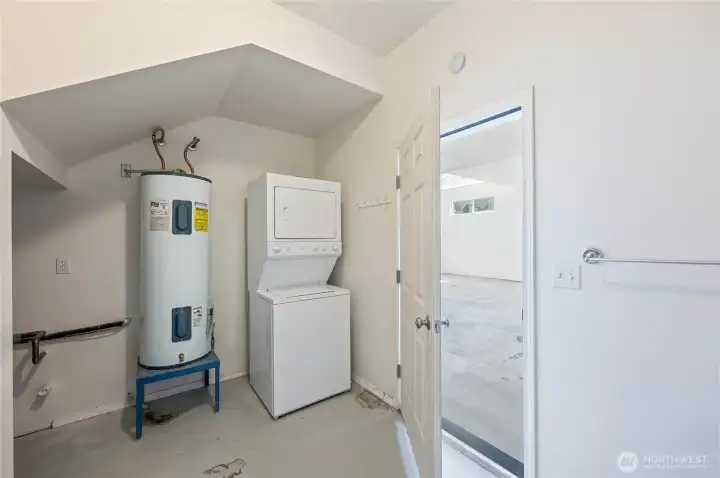 Garage Bath/ Utility/ Laundry