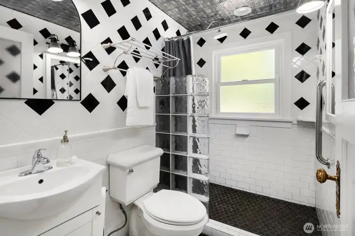 Main level full bath.