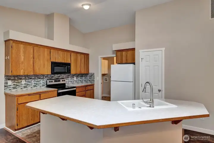 Kitchen with Island eating area