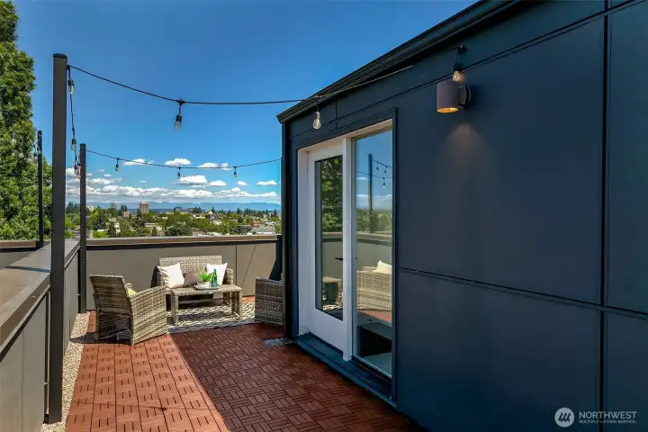 Roof deck has great privacy and excellent views. Roof deck has great privacy and excellent views.