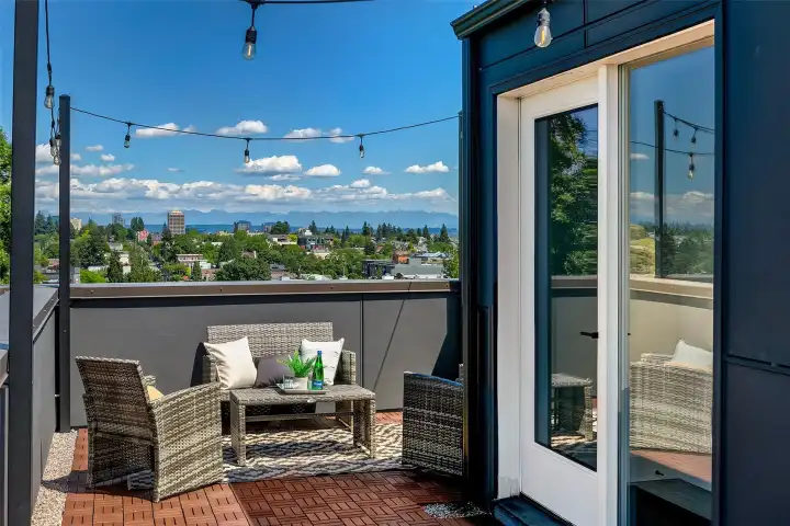 Roof deck has great privacy and excellent views. Roof deck has great privacy and excellent views.