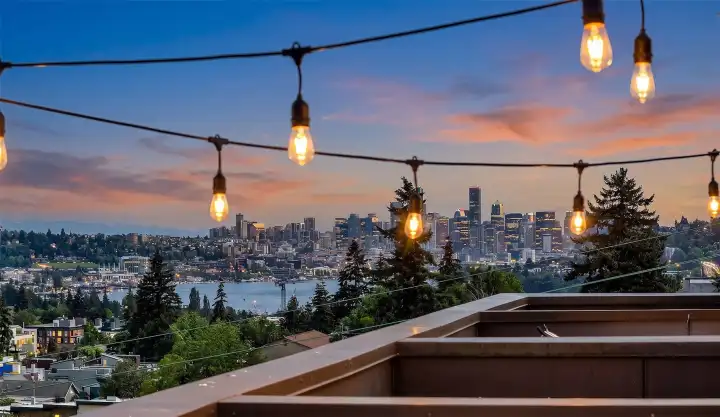 Roof deck has great privacy and excellent views. Roof deck has great privacy and excellent views.