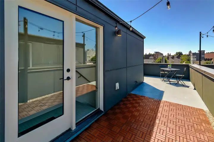 Roof deck has great privacy and excellent views. Roof deck has great privacy and excellent views.
