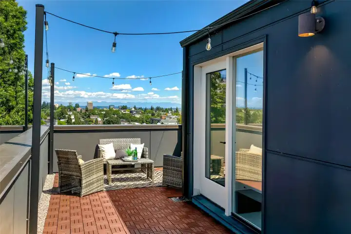 Roof deck has great privacy and excellent views. Roof deck has great privacy and excellent views.