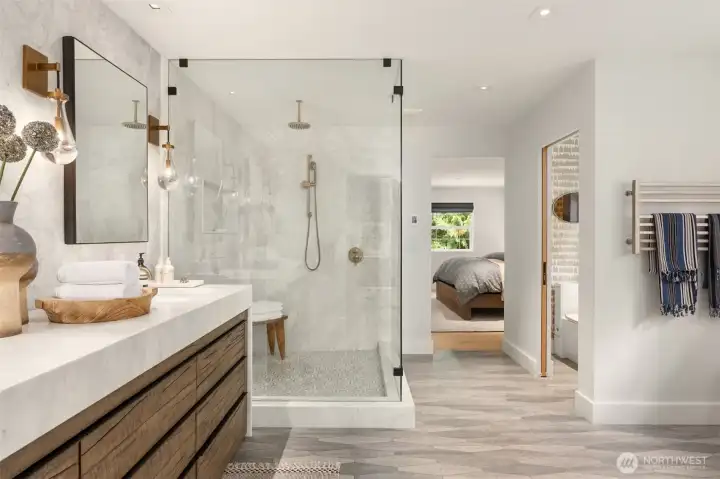 Primary bathroom that dreams are made of.